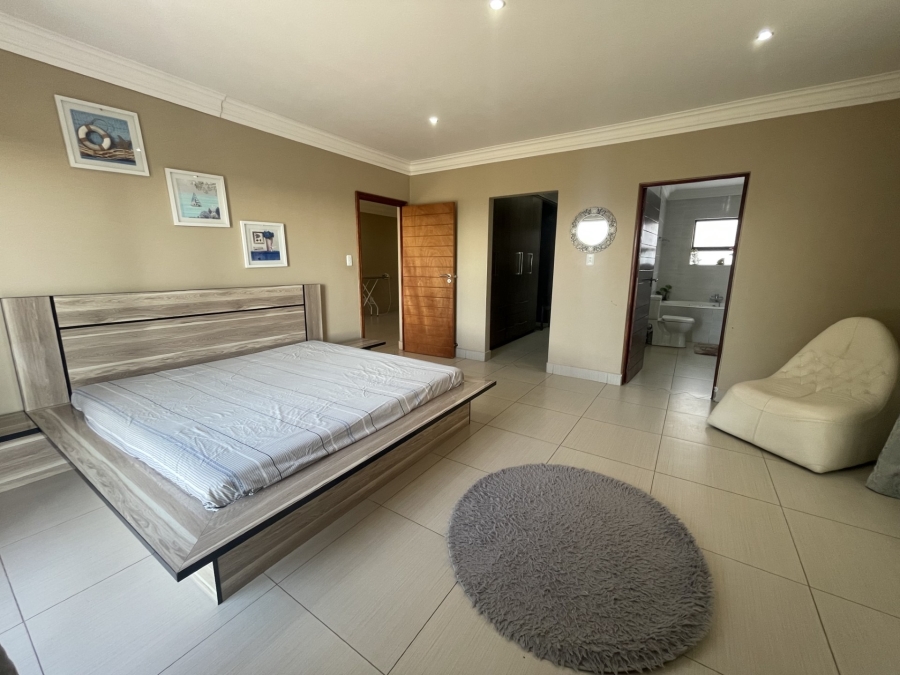 4 Bedroom Property for Sale in Heuwelsig Free State